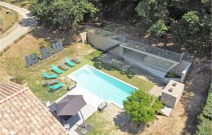 Maisons de vacances Awesome home in Rognes with Outdoor swimming pool, WiFi and 3 Bedrooms : photos des chambres