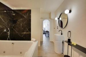 Appartements Les cachettes de Leon - Avec Jacuzzi : photos des chambres