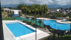 Acogedor fresco iluminado rodeado de naturaleza apartasol en el Quindío