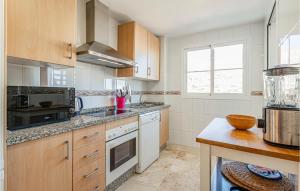 Gorgeous Apartment In Benalmádena