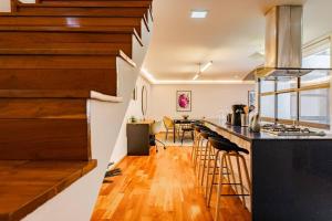 Stylish apartment with private roof top & jacuzzi