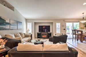 Hot Tub and Fire Pit Reno Gem 12 Mi to Skiing