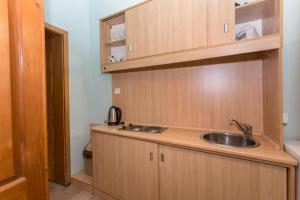 Top Center Apartment 4