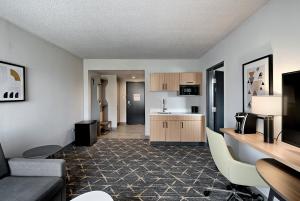 Queen Suite with Two Queen Beds and Sofa Bed room in Holiday Inn Hotel & Suites Chicago - Downtown an IHG Hotel