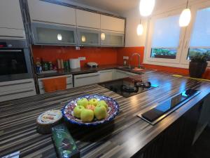 Hiša v mesečini - Moonlight house