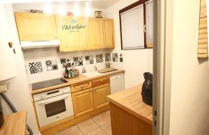 T2 Centre Village - Proximité télécabine - Vue montagne Plein Sud - Terrasse couverte - Balcon - Chambre 1 Lit double en 160 - Salon 1 canapé convertible en 140 - Cuisine séparée