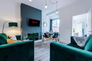 Spacious 4-bed house in Crewe by 53 Degrees Property, ideal for Business & Contractors - Sleeps 7 - Wistaston