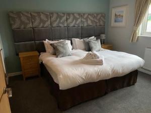 Trevone House with Hot Tub on Retallack Resort