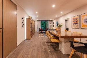 Bauhaus concept: new building with roof top & gym