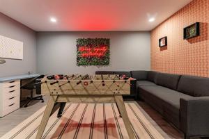 Bauhaus concept: new building with roof top & gym