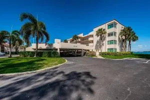 La Puerta Island Retreat with Florida Flair - Point Brittany