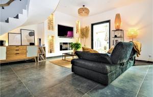 3 Bedroom Amazing Home In Montfavet