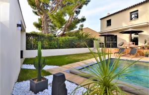 Maisons de vacances Stunning home in Montfavet with Outdoor swimming pool, 3 Bedrooms and WiFi : photos des chambres