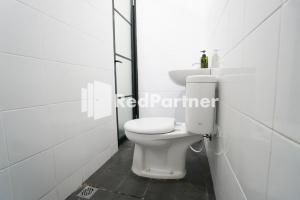 Tomang Gelong Guest House Syariah Mitra RedDoorz