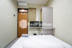 Tomang Gelong Guest House Syariah Mitra RedDoorz