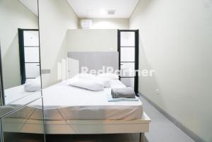 Tomang Gelong Guest House Syariah Mitra RedDoorz