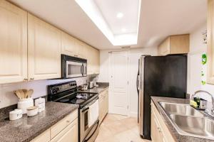 *Eclectic hidden Gem Tiki Bar and Pool*