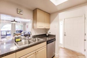 *Eclectic hidden Gem Tiki Bar and Pool*