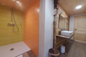 Chalets Chalet with Panoramic View and Sauna : photos des chambres