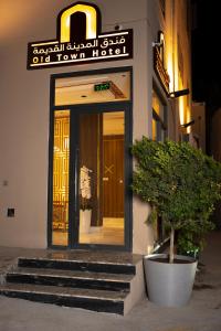 Old Town Hotel By Alley Escape