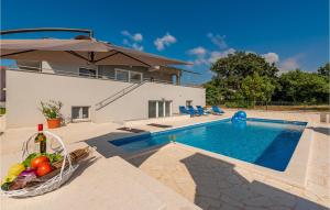 Stunning Home In Vrsi With 5 Bedrooms, Wifi And Outdoor Swimming Pool