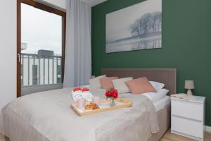 Warsaw Apartment Postępu with Parking by Noclegi Renters