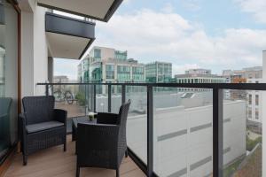 Warsaw Apartment Postępu with Parking by Noclegi Renters