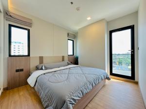 市中心Sky River无边泳池97平方温馨家庭房山景房有停车位 三房两卫 近夜市古城 年终大促