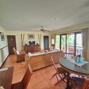 Baiyok Villa seaview and edge pool