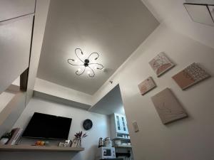 Posh 1BR @ SM Southmall w 100mbps and Netflix
