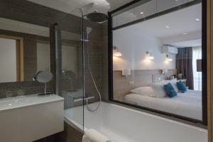 Hotels Hotel La Roya : Chambre avec Balcon et Vue sur Mer