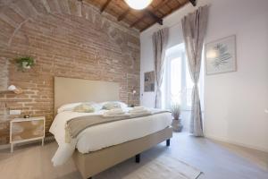 White Ostilia Apartments