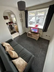 One-Bedroom Chalet Bungalow Uddingston Glasgow - Uddingston