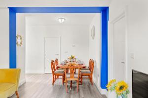 Elegant 3-bed apartment with FREE onsite PARKING in Enfield - Out door Patio - Big savings on Longer Stays