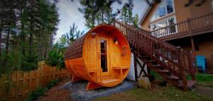 Amazing 3-bedroom entire Chalet-Sauna+lakeview+Spa+BBQ(Best place to relax)