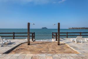 CONDOMÍNIO BUZIOS RESORT - PÉ NA AREIA - Casa 3 suites