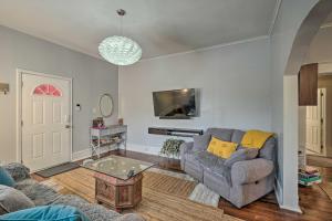 Bright and Airy Durham Cottage with Covered Porch