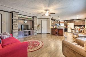 Lovely Sadieville Retreat with Deck and Grill!