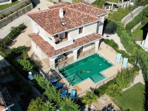 Villa NOAH - 4 bedrooms, 4 bathrooms, heated inside pool, jacuzzi, sauna, gym