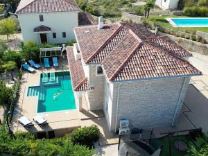 Villa NOAH - 4 bedrooms, 4 bathrooms, heated inside pool, jacuzzi, sauna, gym