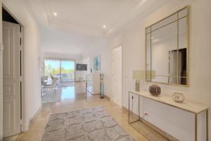 REF 1478 - Cannes Croisette - Sea view apartment for rent