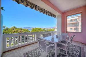 REF 1478 - Cannes Croisette - Sea view apartment for rent