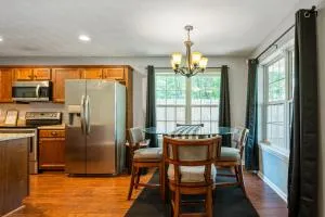 Fenced BKYD & Firepit 1 Mile To Lakepoint Sports - Emerson