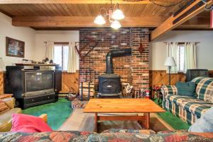 Cozy Bartlett Townhome Less Than 3 Mi to Attitash Mountain