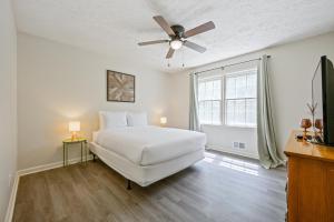 Enjoy This Roomy Cabin Style 5BR With A Pool Table