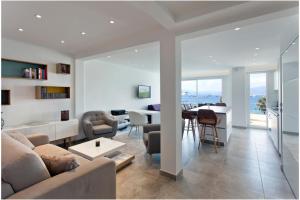 REF 1229 - Cannes Croisette - Sea view apartment for rent