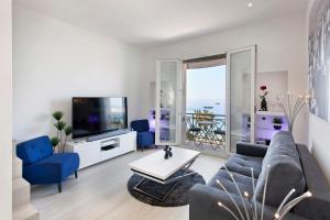 REF 1196 - Cannes Croisette - Sea view apartment for rent