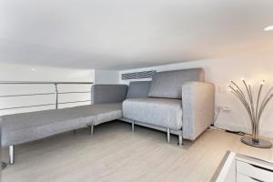 REF 1196 - Cannes Croisette - Sea view apartment for rent