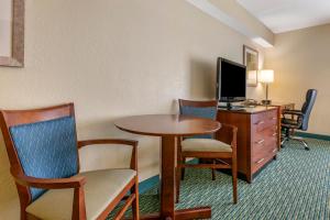 King Suite with Two Bunk Beds and Pool View room in Holiday Inn Resort Orlando - Lake Buena Vista an IHG Hotel