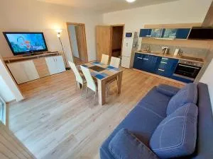 Moderní apartmán Horní Maršov - by Alka - 上马尔绍夫